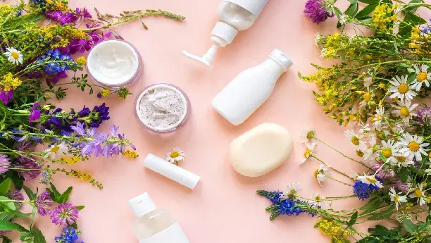 Etiquetas en productos de maquillaje 