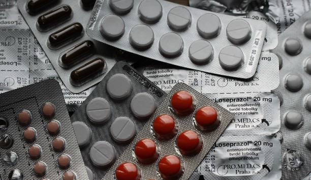 Los medicamentos deben tener el nombre aprobado según el registro sanitario Medicamento de denominación genérica